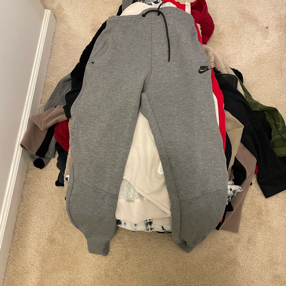 Nike tech fleece joggers small gray